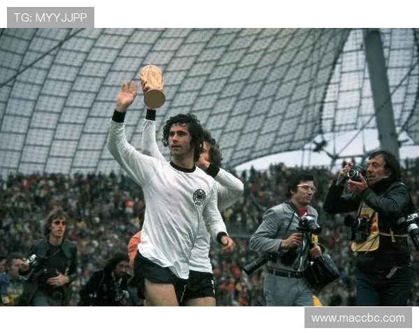 盖德穆勒传奇生涯解析从轰炸机到德国足球史上最强射手