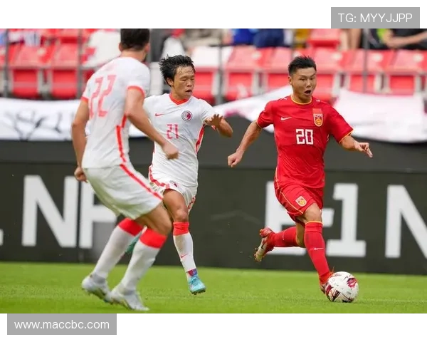 国足鏖战九十分钟顽强逼平劲旅展现新时代中国足球拼搏精神