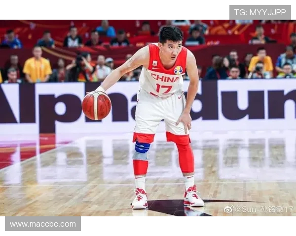 孙铭徽领衔国家队全力出击展现中国男篮核心控卫风采