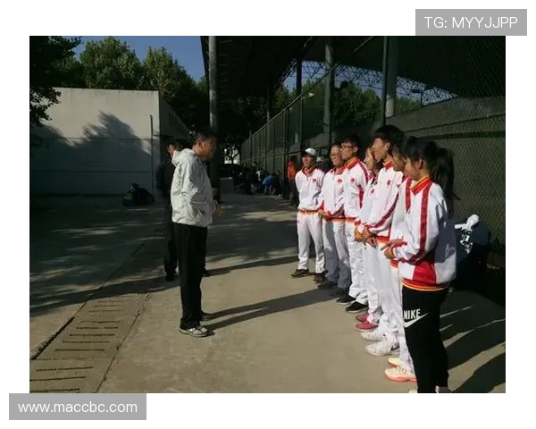 成都网球队技术分析与发展策略的深度探讨与展望 成都网球队技术分析与发展策略的深度探讨与展望